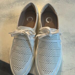 Women’s sporty/ dressy sneakers off white